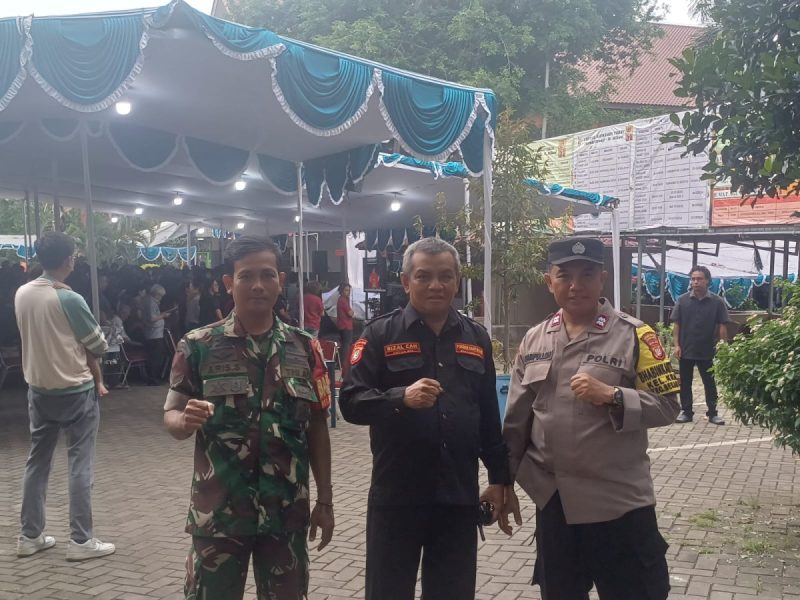 Polsek Bekasi Barat Amankan Giat Ibadah Jumat Agung Rangkaian Perayaan Paskah 2015 Di Gereja Santo Mikael Kranji