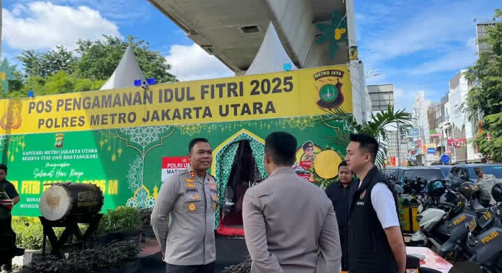 Kapolres Metro Jakarta Utara Tinjau Pospam Idul Fitri 2025 di Bundaran MKG Kelapa Gading